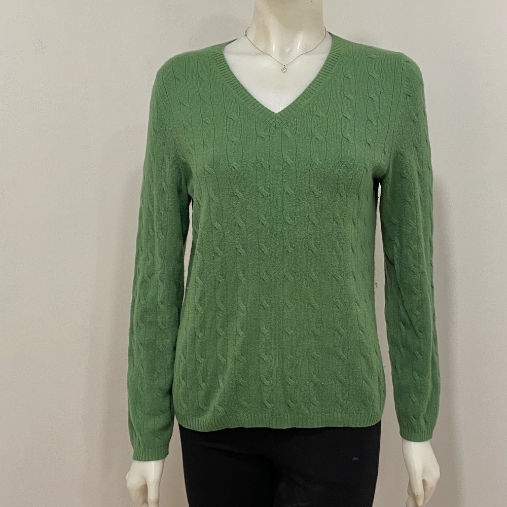Charter Club 100% Cashmere Women’s Green Cableknit V-Neck Sweater Medium - Picture 1 of 3